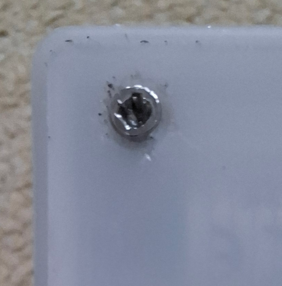 ネジに詳しい方教えてください！ - ライトバンドの電池を交換しようと