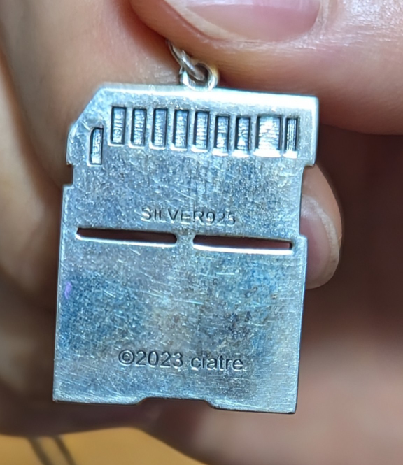 メルカリでの目立った傷や汚れなし、は - 完全に新品同様に綺麗