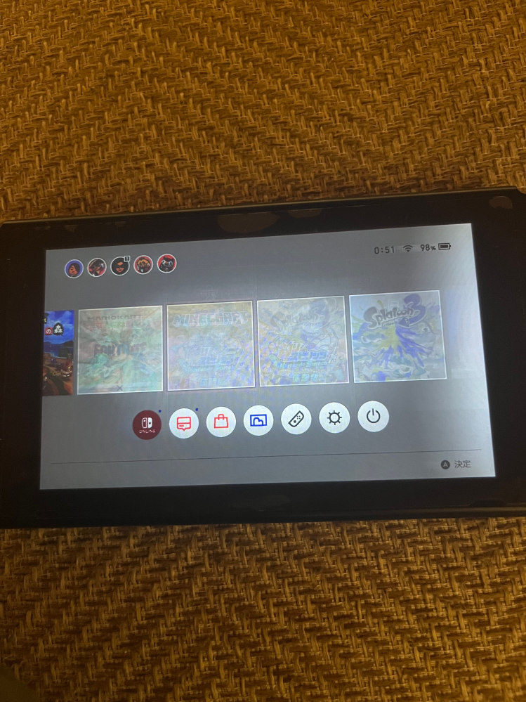 ニンテンドースイッチの画面について質問です。画面がこのように重なっ