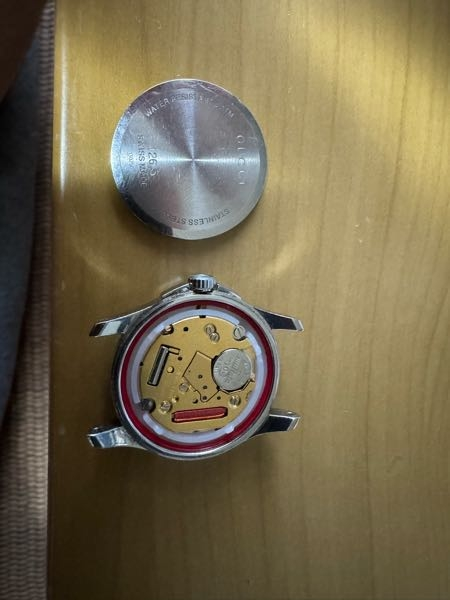 腕時計の裏蓋が閉まりません。ネットで裏蓋閉め機を購入したのですが 