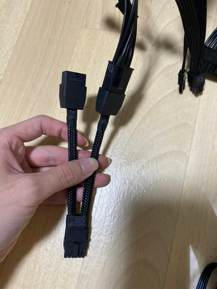 RTX4070の補助電源についてパソコン自作未経験者です。この度グラボ