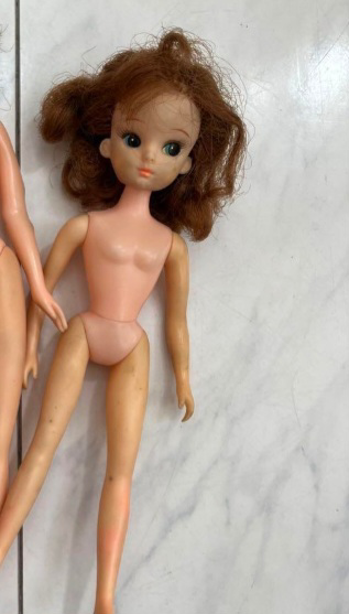 これは初代リカちゃん？ですか？初代に全てへそがあると聞いていたの