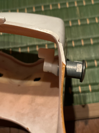 角目シャリーのテールカウルにシートロックの鍵が付いているの