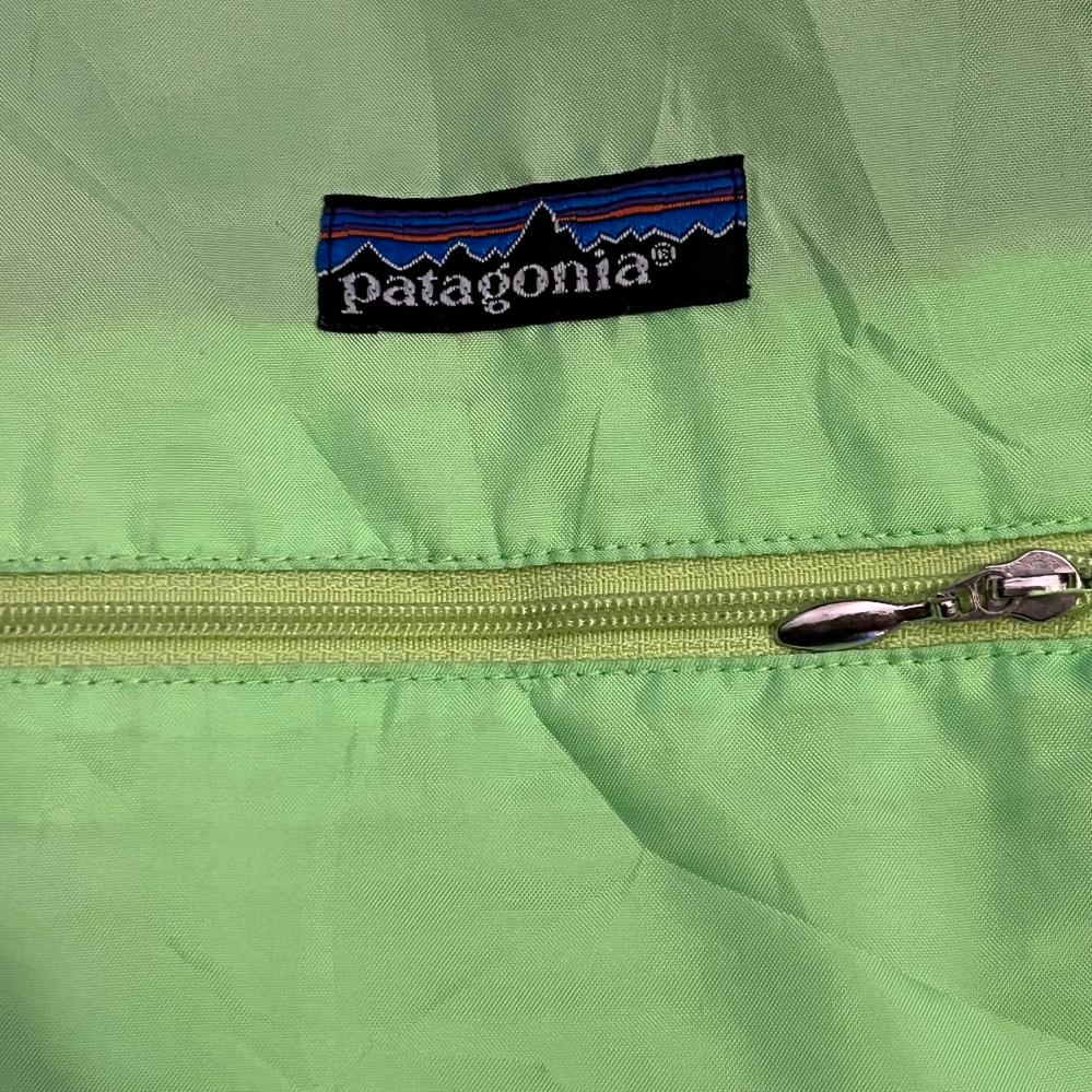 パタゴニアに詳しい方に質問です。こちらのタグが妙にズレてる気がする