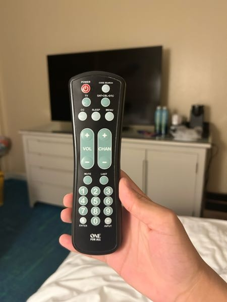 大至急質問です！！！今修学旅行でホテルの部屋にいるのですがハワイに