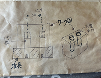 図のように治具に2本のピンを取付け
ワークAの位置決めをしたいと考えてますが、ピンの直径はいくつにしたらいいでしょうか？ 

2本とも同じ直径に加工しでよろしいでしょうか？ それとも1本だけφ10.9にすれば良いでしょうか？それとも2本ともφ10.9にすれば良い
でしょうか？
良いアイディアがありましたら教えてください。