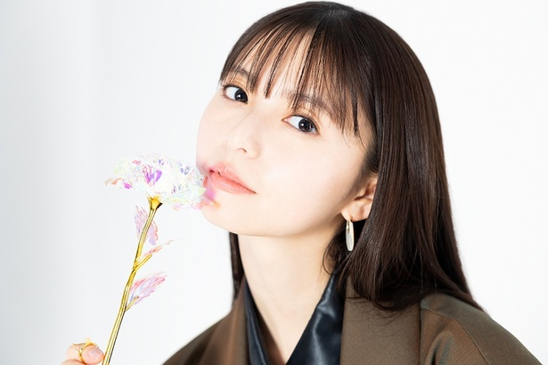 はい 乃木坂46 齋藤飛鳥は写真のように耳に付けているのは、イヤリングですか？