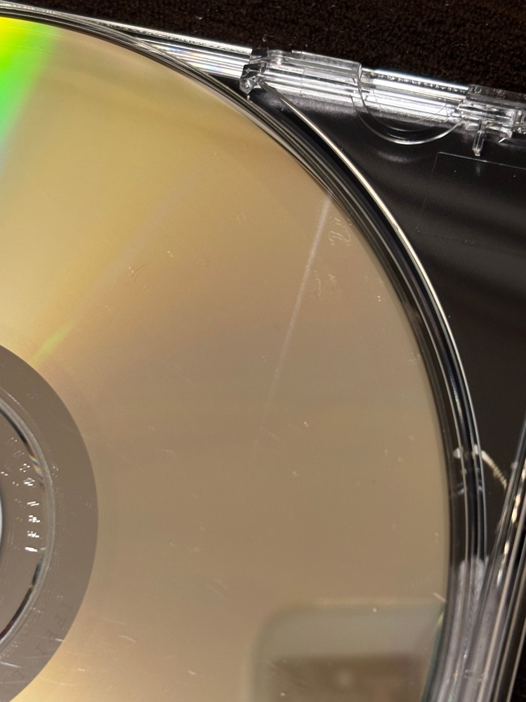 未開封を開封してついているCDの傷 - 先日とあるCDを購入し、未開封