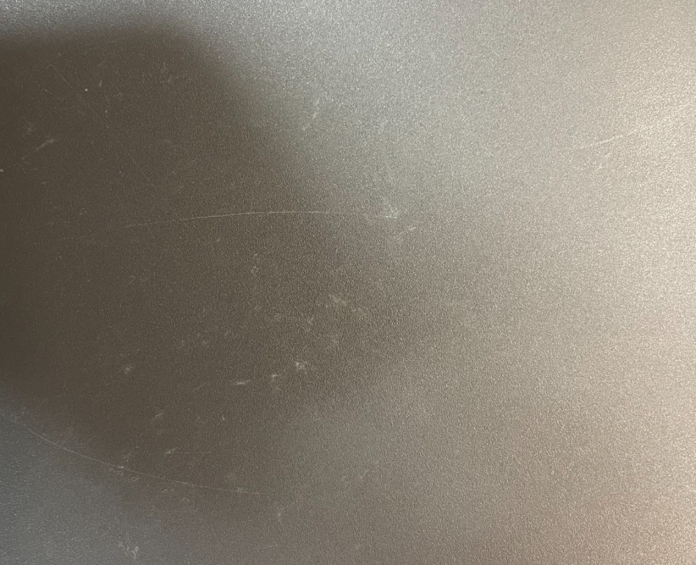Chromebookについての質問です。このように、表面や側面に汚れがついて 