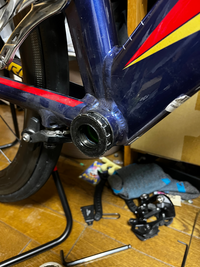 力のある兄にやってもらったのですがなかなか外れません。右側のやつを 