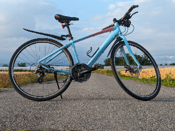 この自転車なんて車種か分かる方いますか？ 知り合いから譲り受けたものでgtの車両です。 それなりに古い車両かと思います。 もし調べる方法など知っている方などもいましたら教えて欲しいです。