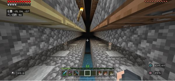 マイクラです。 クリーパーのトラップタワーを自分なりに作ったのですが、クリーパーが湧きません。 蜘蛛対策、明るさ、25マス以上離れる、はできていると思うのですが、何も湧かないのはなぜでしょうか？ 松明は見やすいように置いただけで、普段は真っ暗です。