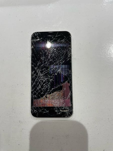 スマホの画面が割れました。落としたり、強い衝撃を与えた覚えはないの
