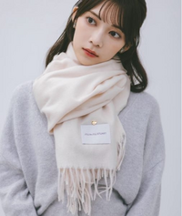大学生の彼女にクリスマスプレゼントでJILLBYJILLSTUARTのマフラー 