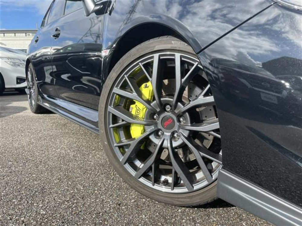 wrx sti エンジンについて 後期型の6年落ちのvabにのっています。 走行距離16万キロです。 そこでですが、今後のことを考えると、 エンジンOHなり必要だとおもいます。 選択肢として エンジンOH、リビルトエンジン、エンジン載せ替えの選択肢があると思いますが、この場合皆さんならどうしますか？ 費用だったり、今後長くなることを加味して、ご意見お聞かせください。 よろしくお願いします。