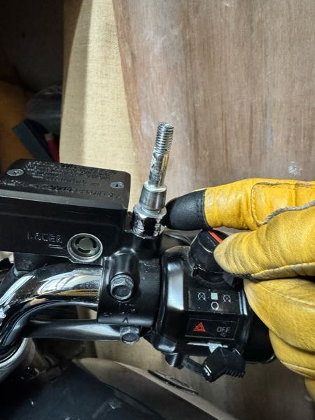 sr400の純正ミラーのこのネジは、どうやったら外れますか？ - 逆ネジ