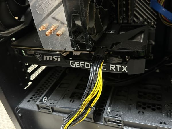 BTOパソコンのグラフィックボードを外したいのですが補助電源が外れま