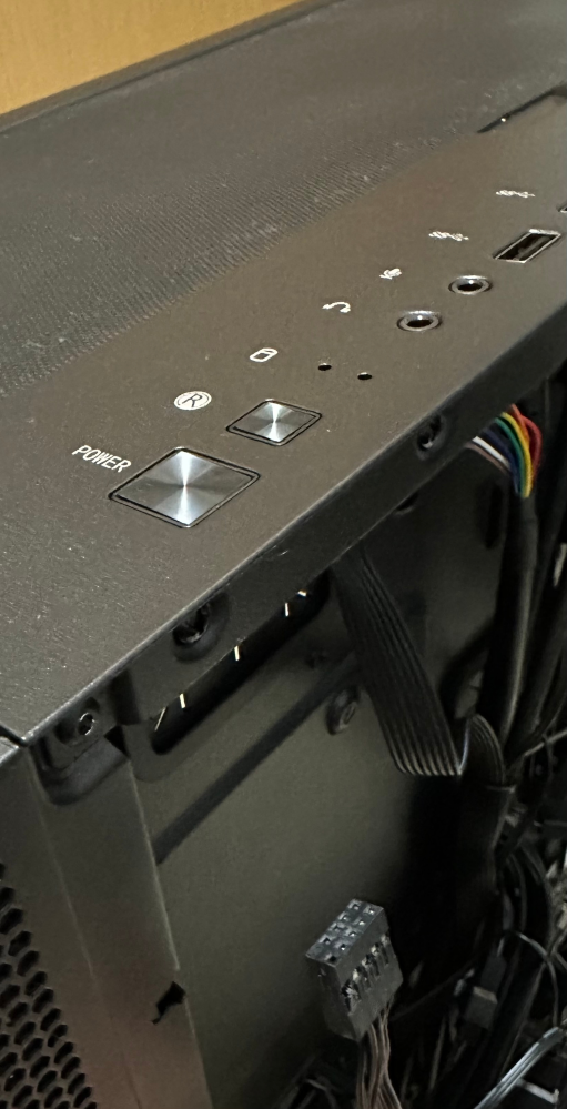 パソコンについて質問ですHDDなしSSDなしでパソコンは起動できるんで