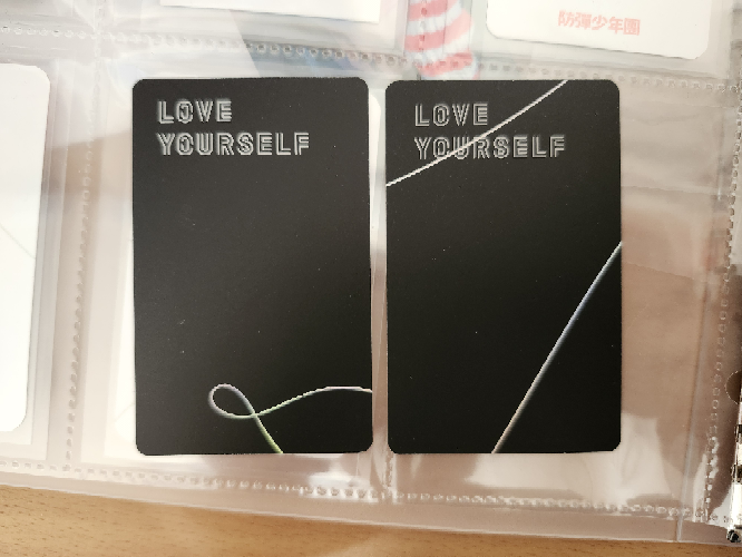 BTSのLoveYourself tearのトレカの裏のオーロラ色の線を触るとボコっとしてますか？