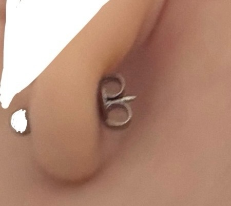 ピアスを開けたんですが、キャッチ緩いですか？お風呂とか、寝てる間に