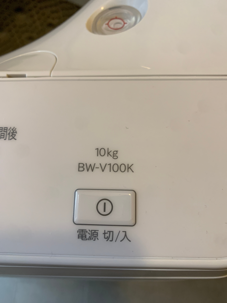 HITACHIの洗濯機を買ったのですが、初めて洗ったときから。洗い上がりに、ゴムのような匂いがします モーター?の部分からなのか？ 壊れないか?不安です。２２ℓなど少量洗っても、こんな匂いがするので。１０kの洗濯機ってみんなこんな感じなのかな…？と、思ったりして。 同じ洗濯機使ってらっしゃる方どうですか？ 洗濯機に詳しい方、教えてください。