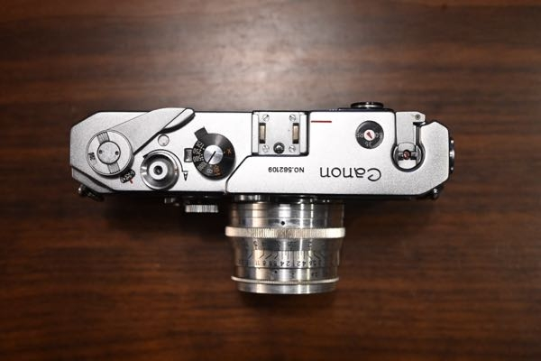 キャノンvlのフィルムカメラを購入しました。ストロボを使用したく、調べたところ古いカメラですので全く出てこず困っております。 そこでお値段そこそこのストロボ、canon177aを見つけたのですが、こちらは私のカメラvlに使用できますでしょうか。 安価ですので買ってみて試しても良いのですが、故障の原因になっても嫌なので質問させていただきます。