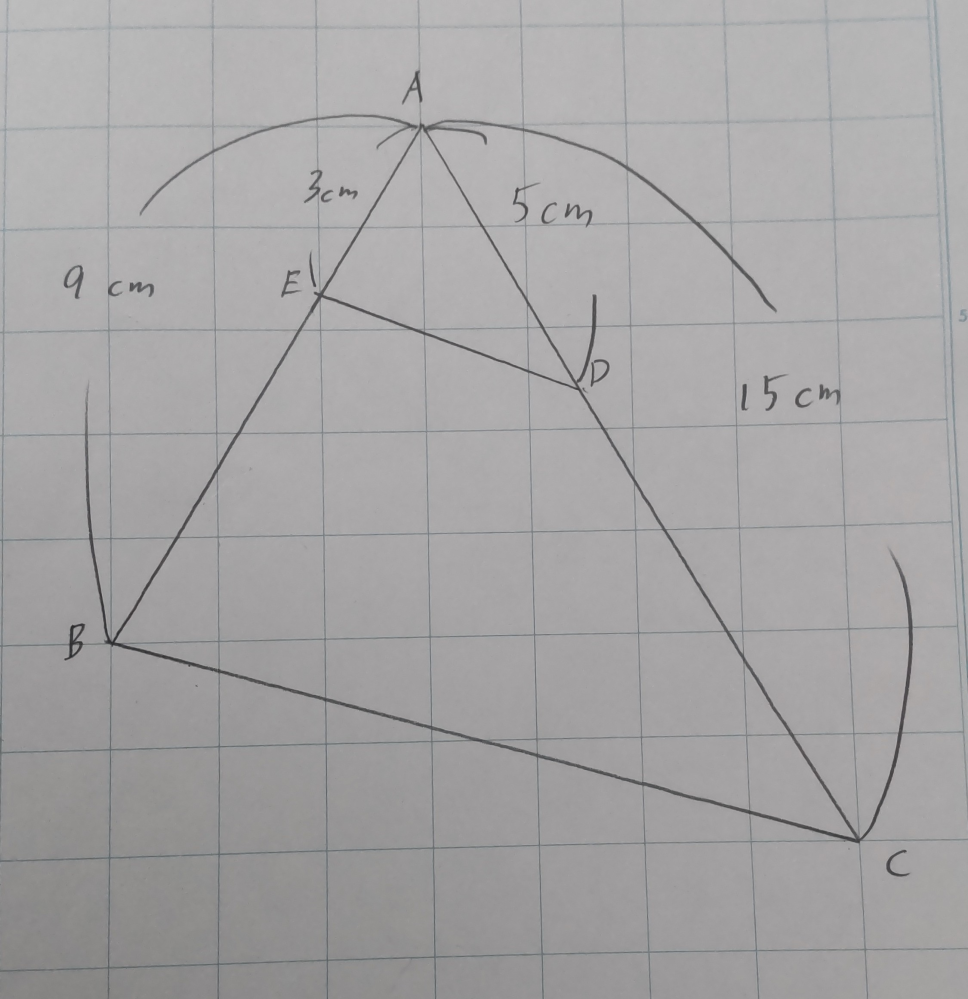 中学数学についての質問です。 三角形ABCと三角形ADEがあって角BACと角DAEが同じ角度でかさなっている状態の時、AB：AC＝AD：AEならばBCとDEが平行であることを三角形が相似であることをつかわないで教えてください。 もしくは、教科書のように「AB：AC＝AD：AEならばBCとDEが平行である」とかかれたサイトのURLを教えてほしいです。 例えばABとACとADとAEの長さがわかっているから「AB：AC＝AD：AEだからBCとDEが平行である」ということが言える。という感じです。 高校の範囲等なんでも使っていいので相似であることをつかわないでせつめいしてほしいです。