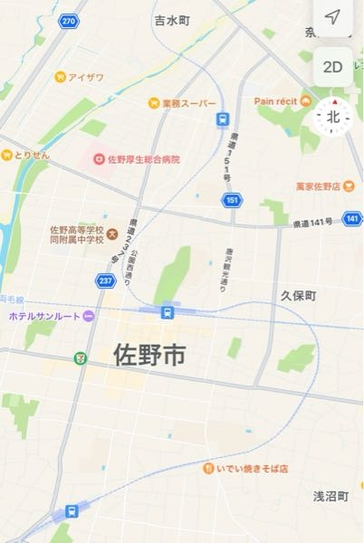 なんで基本真っ直ぐ走るJRの線路と違って、東武の線路って作っている途中で社長の考えが変わって行き先を二転三転させた挙句、現場監督がどこに線路を引けばいいのかわからず自暴自棄になってしまい、 思うがままに適当に線路を作ってみたら偶然JRの駅の前にたどり着くことができたような線形になっているんですか？