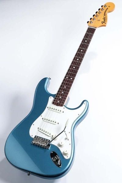 最近、イシバシ楽器が出してるfenderのこのギターは誰が使用した物をモチーフにしてるのでしょうか？ デジマートには「偉大な御大が操るギターを彷彿とさせるスペシャルモデル登場」と書かれていますが、誰の事ですか？ イングヴェイ？リッチーブラックモア？