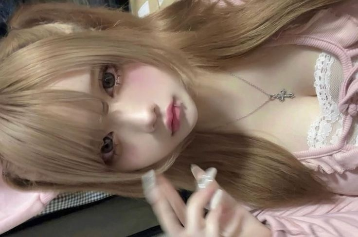 この可愛い子のSNS教えてくださいー！ インスタかXやってますかね？>_< ♡