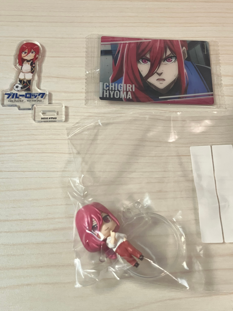 グッズ交換をするのですが、下のグッズを送ります。ミニフィギュアが