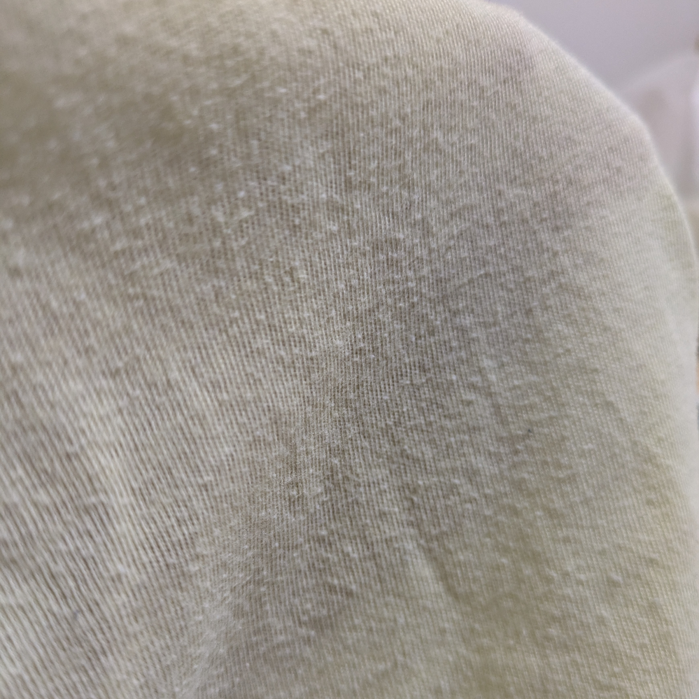 綿100%表示ののTシャツ全体に無数の毛玉ができてます。肌触りもザラ 