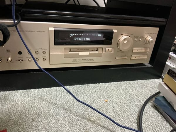ケンウッドのDMF−7020というMDデッキに久しぶりに電源入れたら