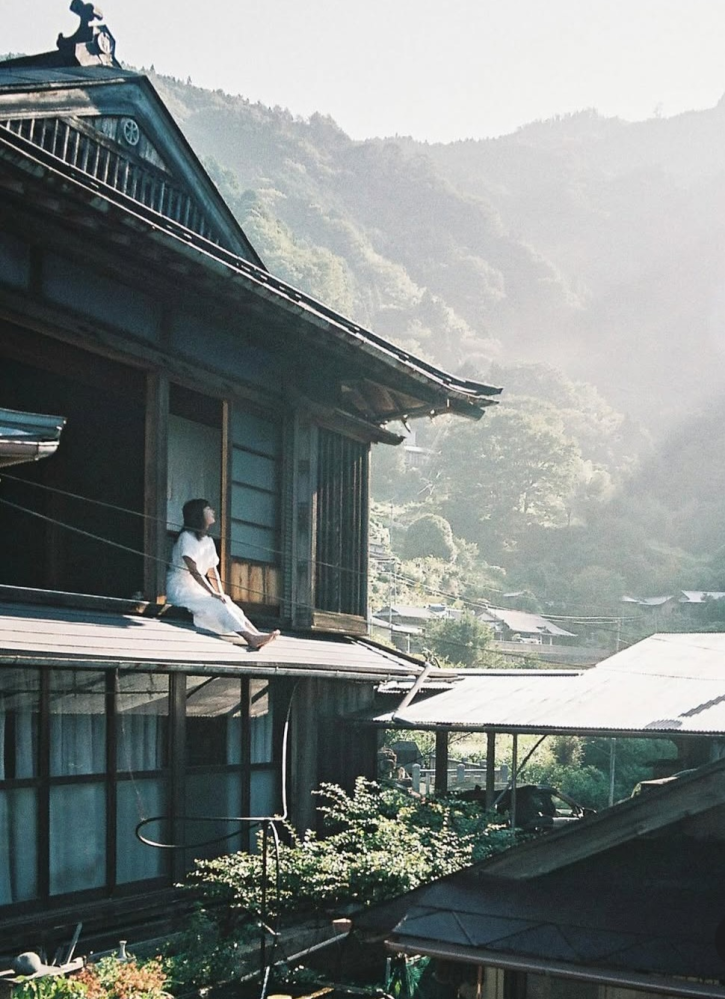 この写真の場所に行ってみたいのですが、調べてもあまり情報が出てきません。高知県なのはわかったのですが場所までは出てきませんでした。 この動画https://www.instagram.com/reel/C_iCJoSP_kq/?igsh=c214ZzIxeWs5YWZn を見るととても落ち着けそうな雰囲気で美しいんです。どなたか知っている方教えていただけると幸いです。