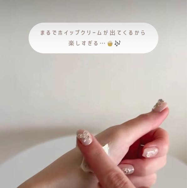 TikTokなどで見るyokopiさんが使ってるフォントの名前を知りたいです( т т ) よく女性インフルエンサーさんなどが使ってるイメージです！わかる方がいたらお願いします！ フォントの部分...