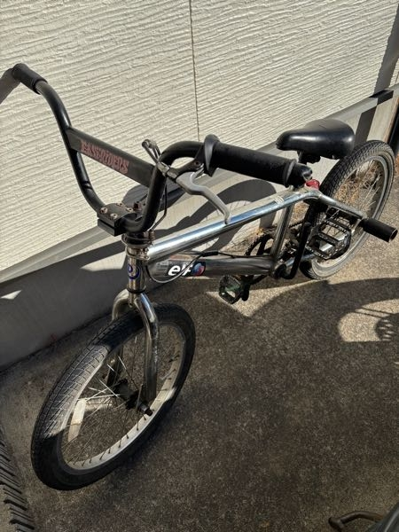 塗装について質問です - 写真のbmxのフレームのサビや傷を綺麗にし
