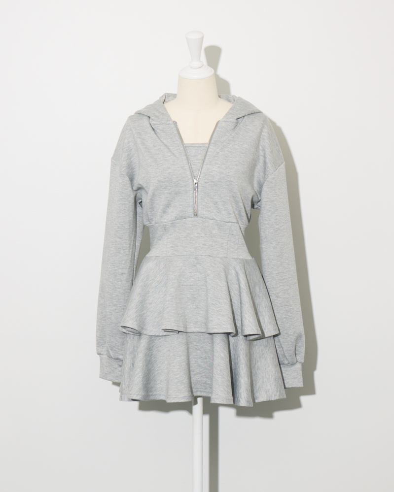 この服のグレーはイエベ春？ブルベ夏？どっちだと思いますか？
