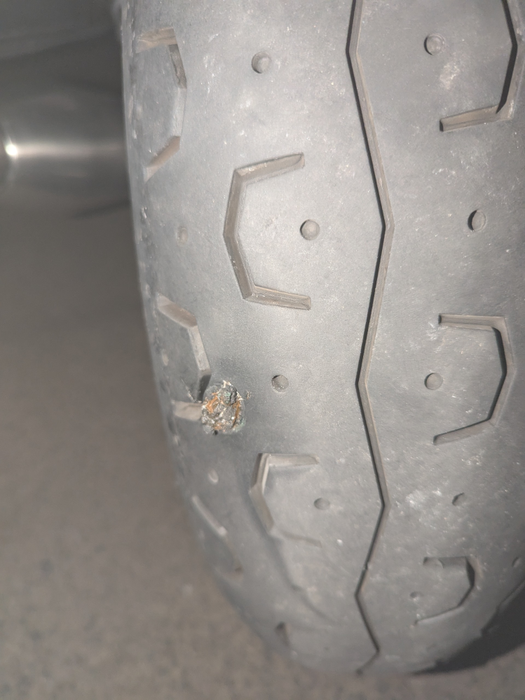 パンク修理について質問です。バイクのパンク修理を二週間くらい前に