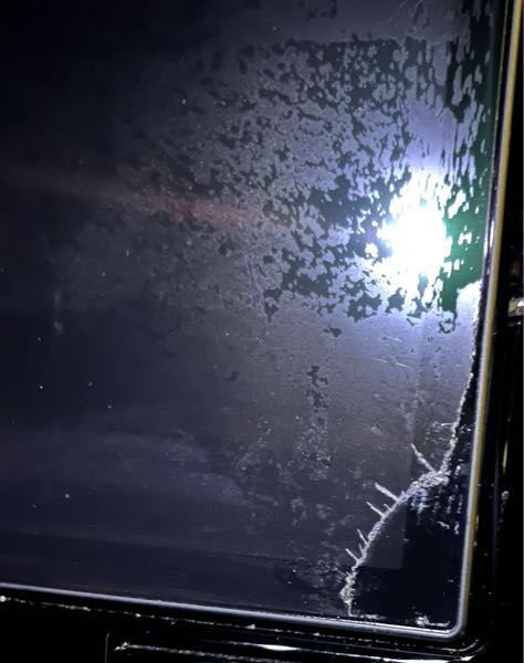 新車でカーナビをつけてもらうと、画面保護シートは最初から貼られて