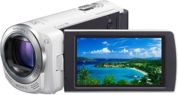 SONYのHDR-CX270というビデオカメラの動画をスマホに転送したいんですけど、説明書を無くしてしまってやり方に困ってます。 YouTubeで見ながらやろうと思ったんですけど機種が古いのか同じものが出てこずどうにもできません。それかこの機種はスマホに転送できる機能とかついてないかんじですかね。詳しい方教えてください。