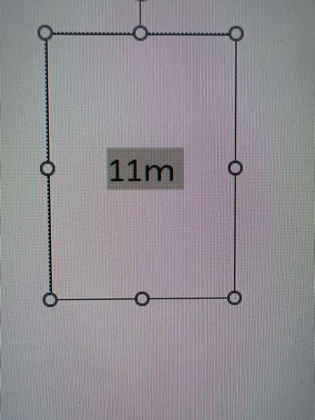 PowerPointを使用しています 編集中に文字を選んだり文字の挿入したりするときに文字だけを編集するため、編集したいエリアをドラッグして選んでも部分的に選びたい文字以外もが全体が選ばれる時があります。 この場合写真のように11だけを選びたいのですが、11メーターまで選ばれてしまいます。何度やっても全体が設定されていても困っています。これに限らず全部が選ばれる状況になることが大変あり、どうにか対応したほしいと思っています。 表現がしにくいのですが、あれば教えてください。