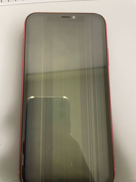 iPhone11で、画面に傷や割れなどがないのに画面が縦線やうっすら