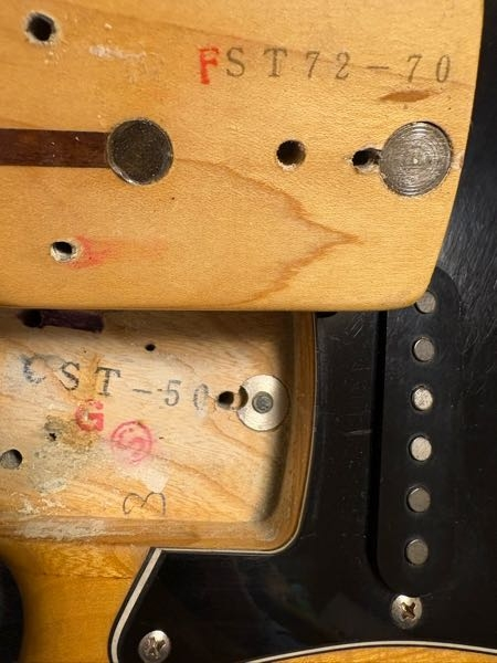 fenderのStratocasterについて質問です。 - ネック - Yahoo!知恵袋
