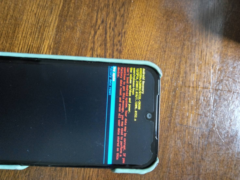 母親のかんたんスマホ3が突然リカバリーモード？の画面になって