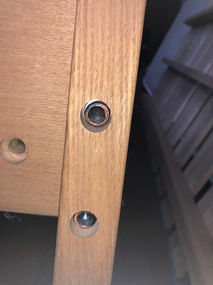 20年くらい前に買った無印の木製ベッドを解体したいのですが、このネジ