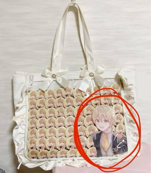 複数の絵柄の痛バ。プロセカのまふゆでA3痛バを組みたいのですが、使い