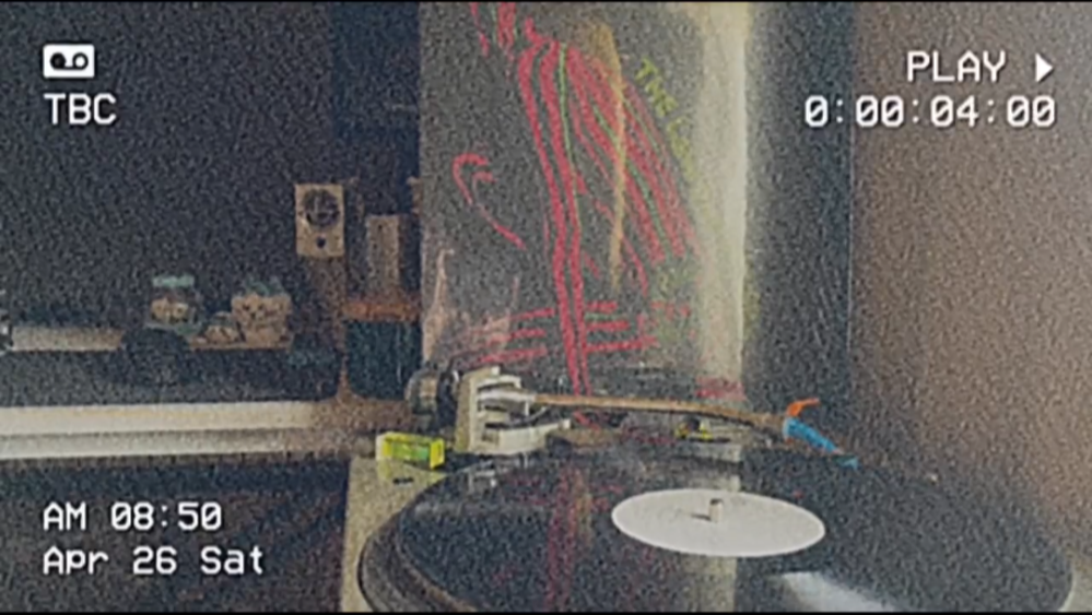 このレコードを回している動画なのですがこれは何かのアプリでしょうか？(このPLAYとか数字が書いてある)