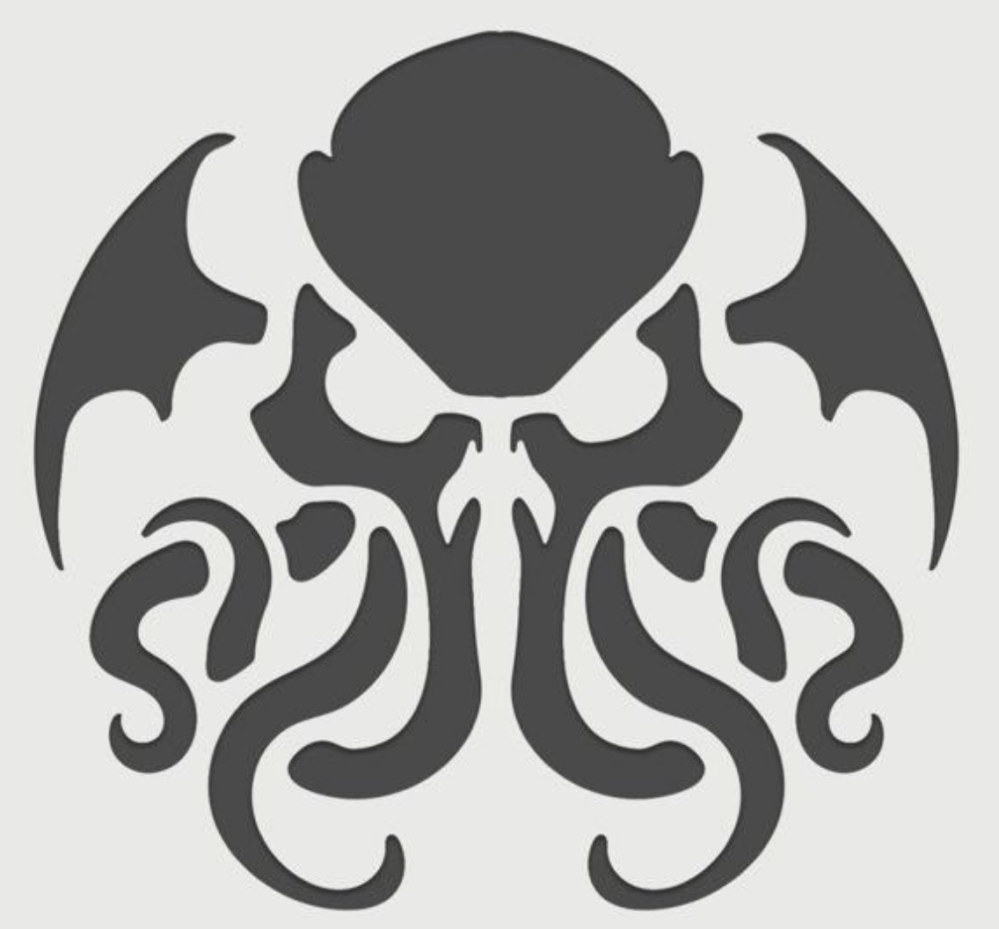 レザークラフトの道具に関して。 以下のような下絵の、黒い部分をくり抜いて(透かし彫りのようにして)、 裏側からサメ皮とかトカゲの皮とかヘビ皮張ったようなものを作ろうと思っています。 その際、適した工具は何か思案しているのですが、知恵をお貸しいただけたらと思っています。 ・普通のレザークラフトは数年経験があり、財布程度は作れます。(革をまっすぐ切ったり、軽い曲線のカットなら不自由はありません ・レーザー彫刻機は持っていますが、家庭用の出力なので、革を切断するまでのパワーはなく、焦げの部分が広がると思います。 ・あんまりカッターワークは得意ではなく、図柄を50mm✖️50mmくらい、デザイン用のペンカッターで切って見ましたが、切り口がモロモロになってきてうまくいきませんでした ・切り口磨き用の100均ルータは持っていますが、革を削り進めるほどのパワー内容です。 ・窓切りのようにして、裏からトカゲ皮を張るのは経験があり、要領はわかっています。 以上の環境から ①板か何かに革を張り、彫刻刀で彫る ②根気よくカッターで切り抜き、汚い部分をルータで磨く(カービング用のスーベルカッターは持ってはいます。使ったことないけど) ③出力の高いハンドルータを買い、掘り進める ④ホムセンで出力の高いレーザーカッターを借り、抜き作業だけホムセンで行う くらいの手段を考えているのですが。 ①〜④の手段は、上に行くほど手軽と思っています。 もしこういう作業をやった事がある、もしくは見当がつく方、お知恵を貸していただければ幸いです。
