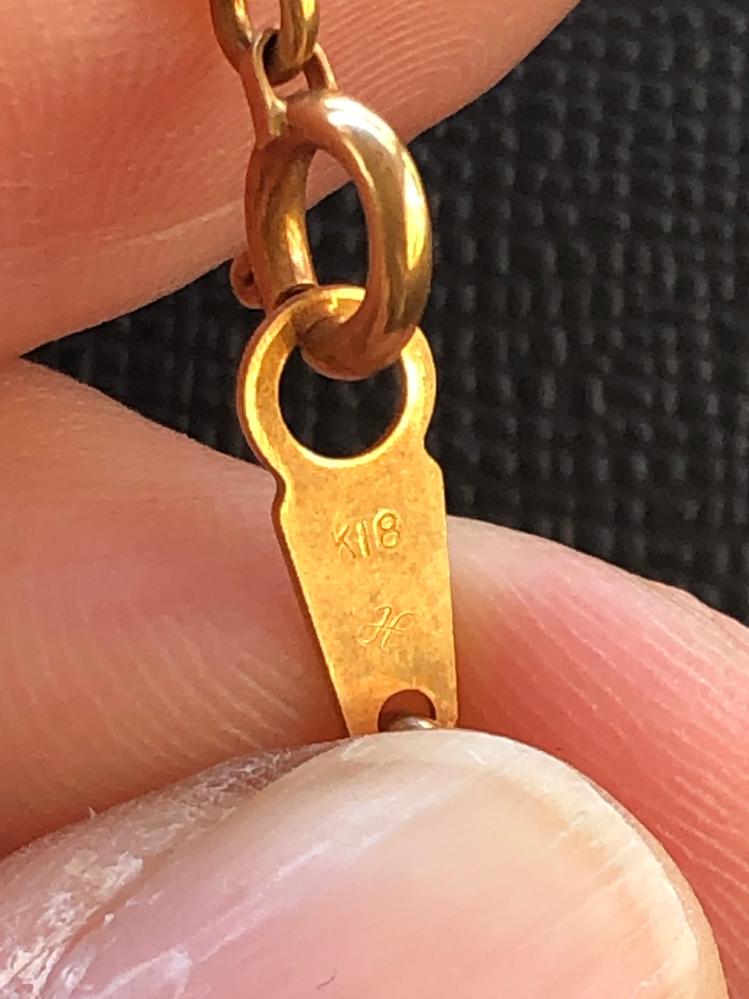 K18、750刻印の刻印に付いて教えて下さい。ネックレスの留め具にK18と