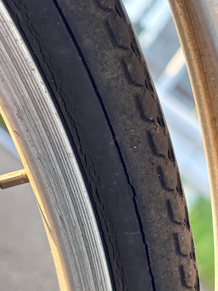 自転車のタイヤ交換の目安について。自転車を購入してから約3年ほどに